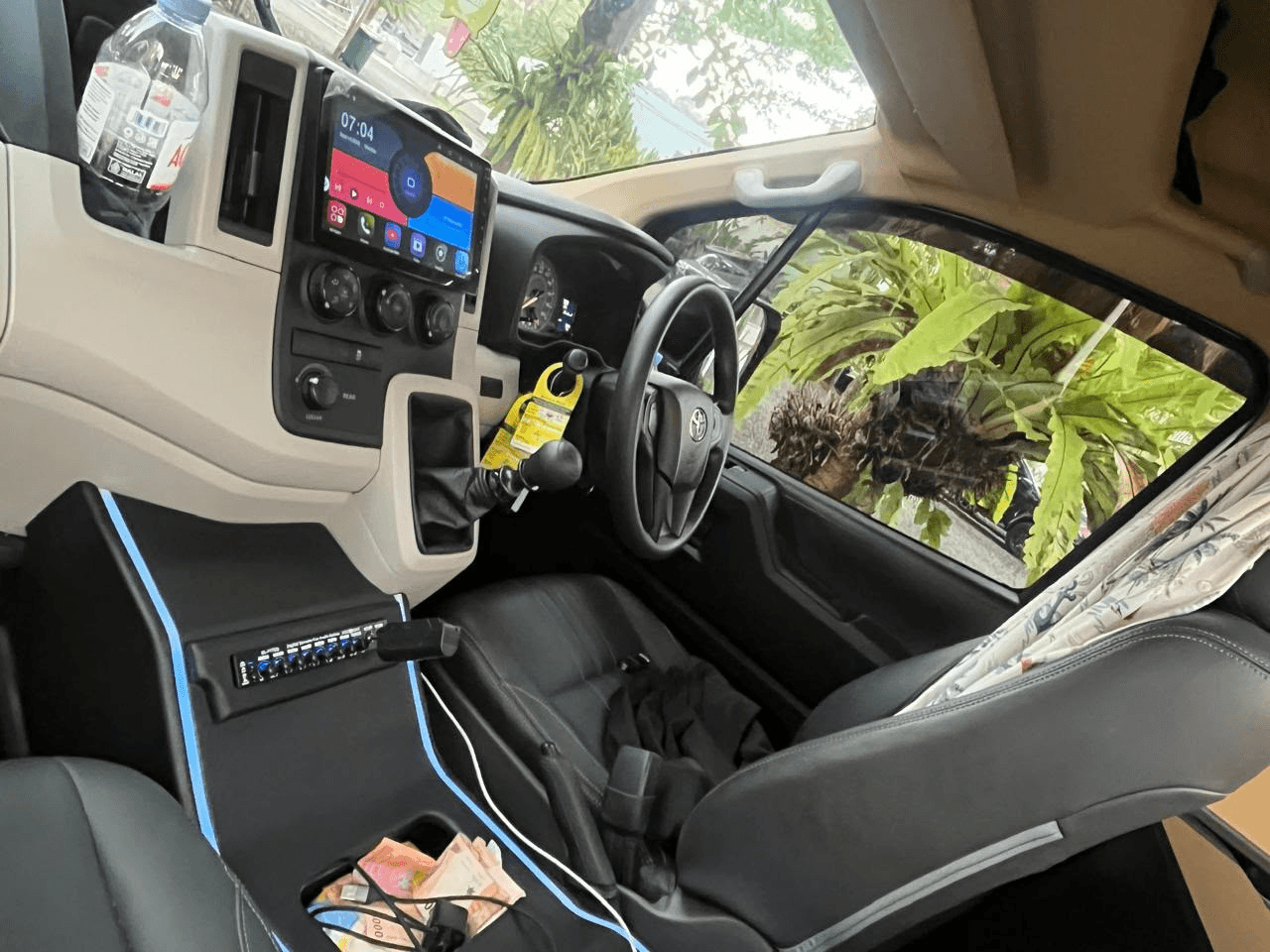 Toyota Hiace Luxury - 5