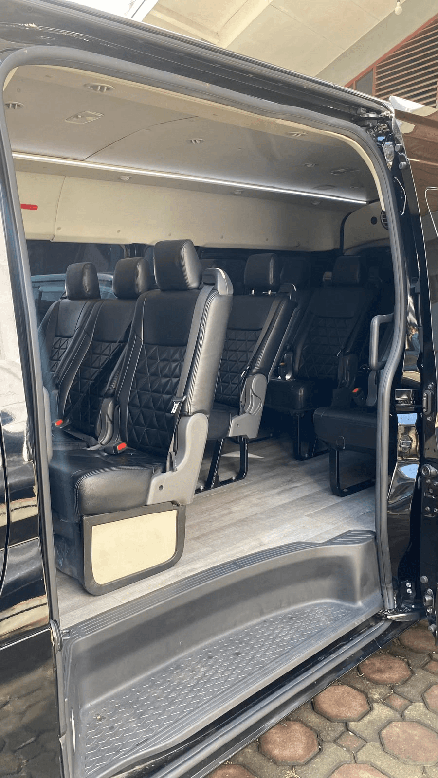 Toyota Hiace Premio - 3